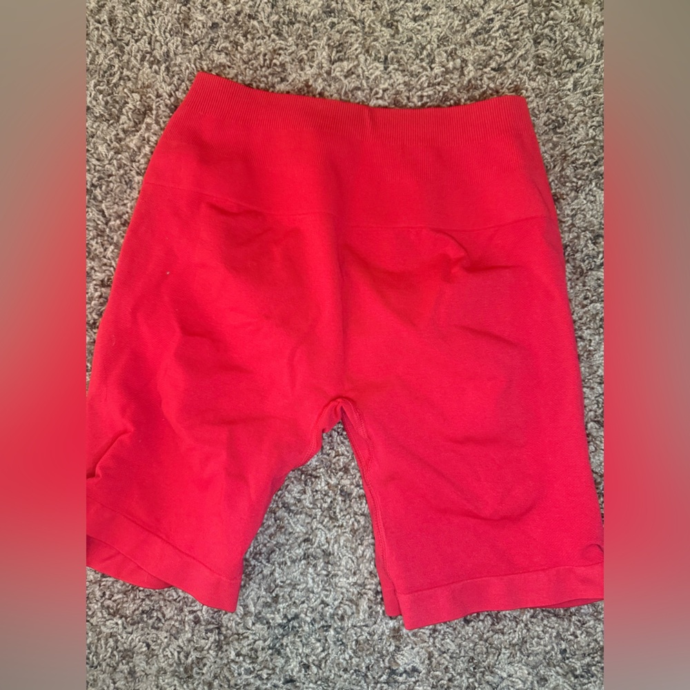 Red aurola shorts